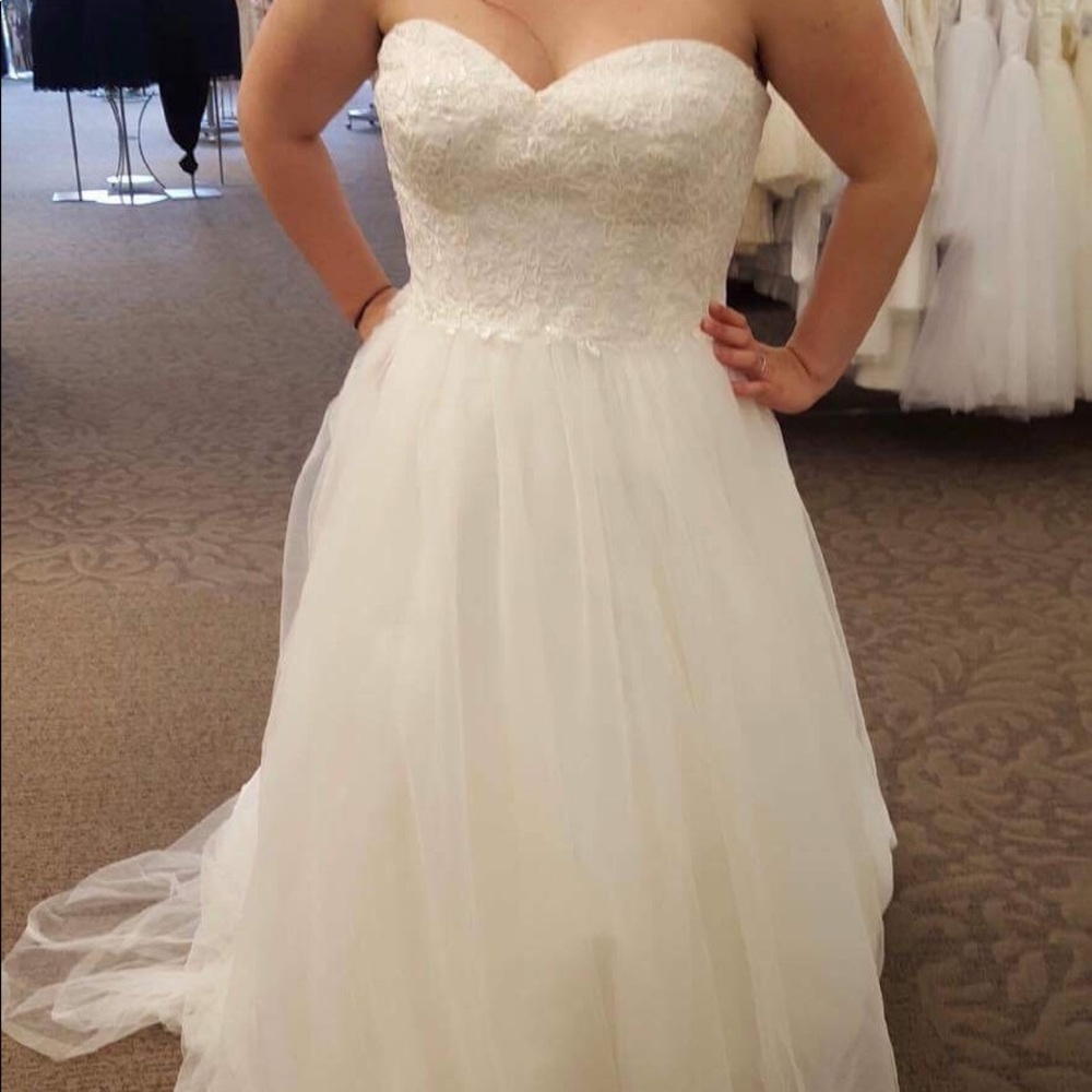 Wedding dress/Shoes/veil bundle - Picture 1 of 8